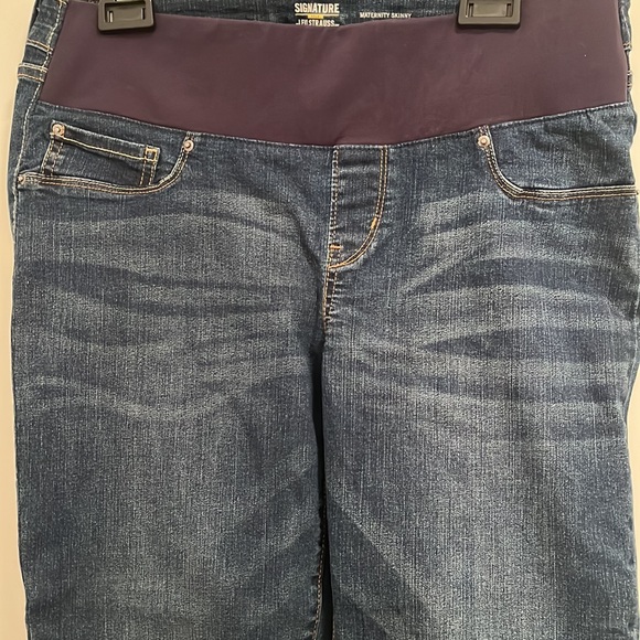 Levi Strauss Signature Maternity Jeans - Picture 3 of 8